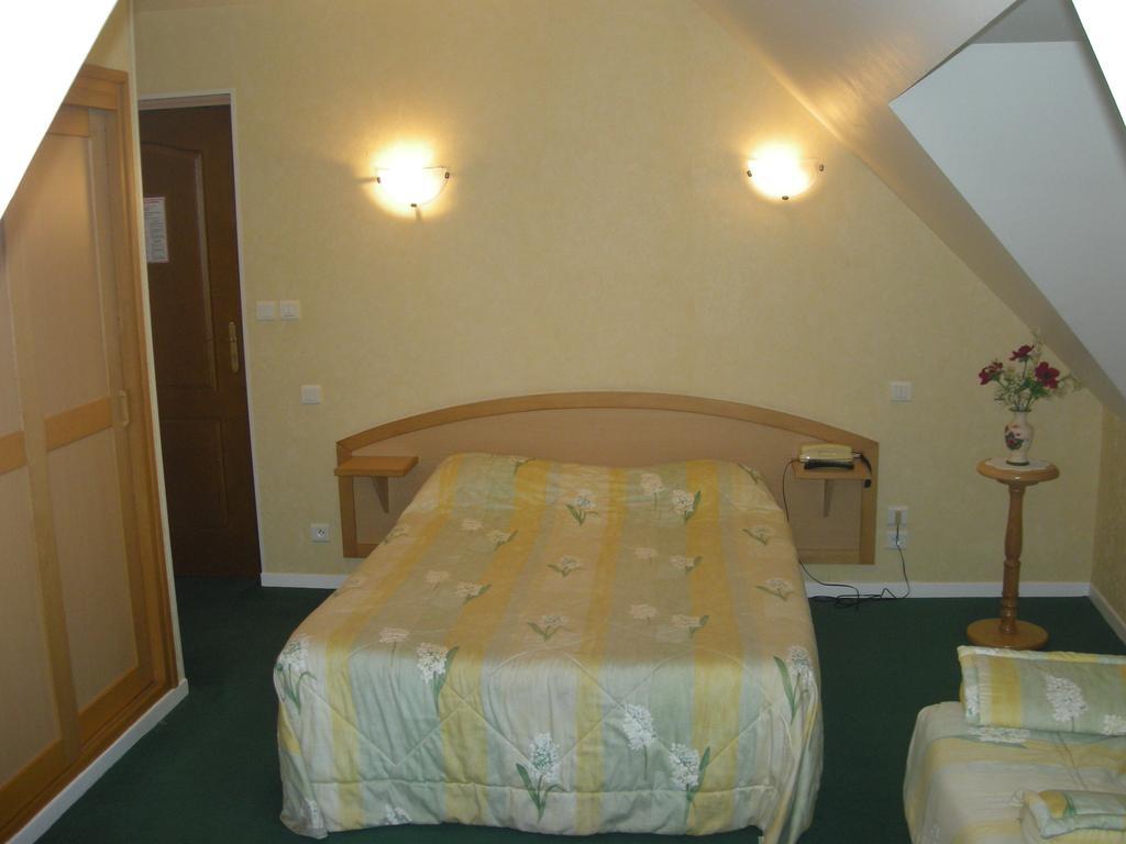 Hotel La Renaissance Cherbourg-en-Cotentin Kamer foto